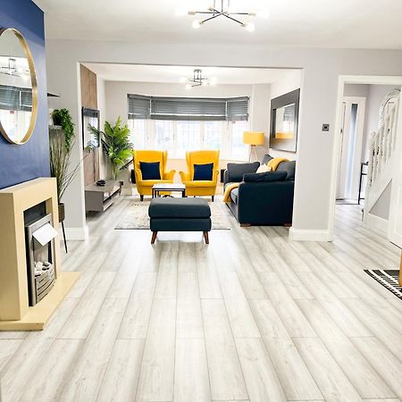 Вилла Beautiful Newly Renovated House In Rainham Essex Экстерьер фото