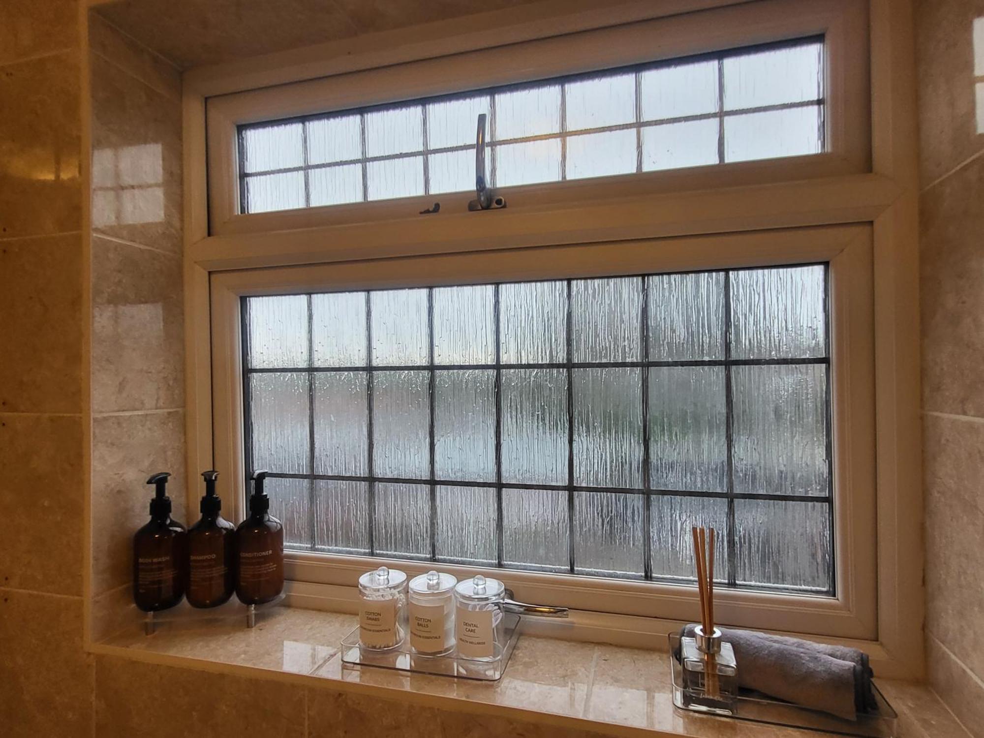 Вилла Beautiful Newly Renovated House In Rainham Essex Экстерьер фото